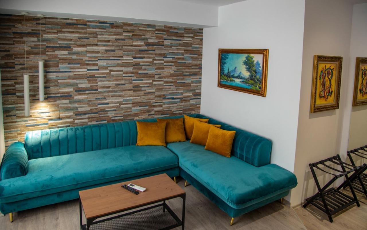 Lucas Premium Tirana